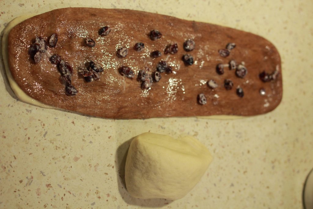 Kalács tészta kakaóval és csokidarabokkal